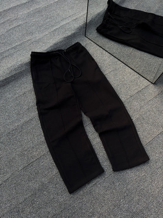 Initial Sweatpant - Black